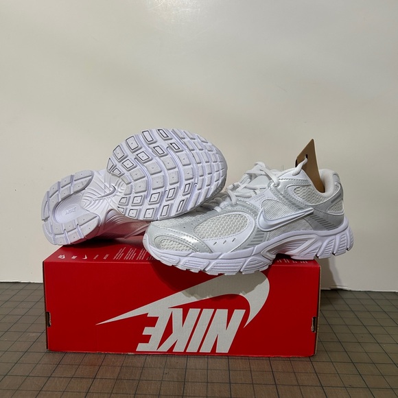 Nike V5 RNR ‘White Black Metallic Silver’ Womens - Picture 5 of 6